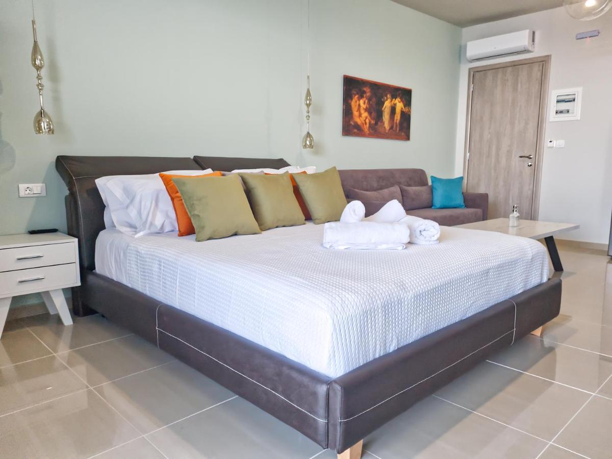 Epipleon Luxury Suites -105- Δωμάτιο 35Τμ Με Βεράντα 35Τμ Μπροστά Στη Θάλασσα Nafpaktos Buitenkant foto